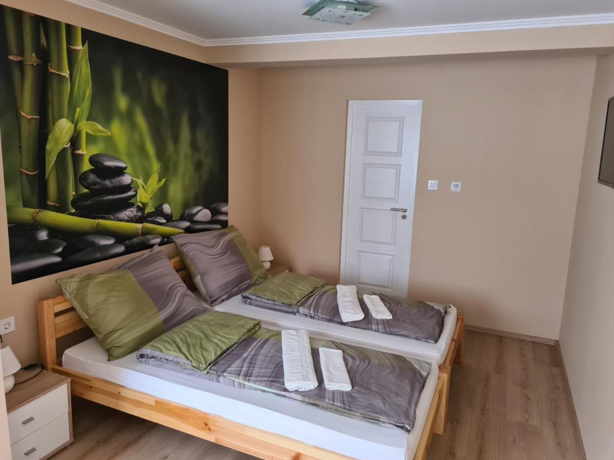 Napfeny Apartman Makó Exterior foto