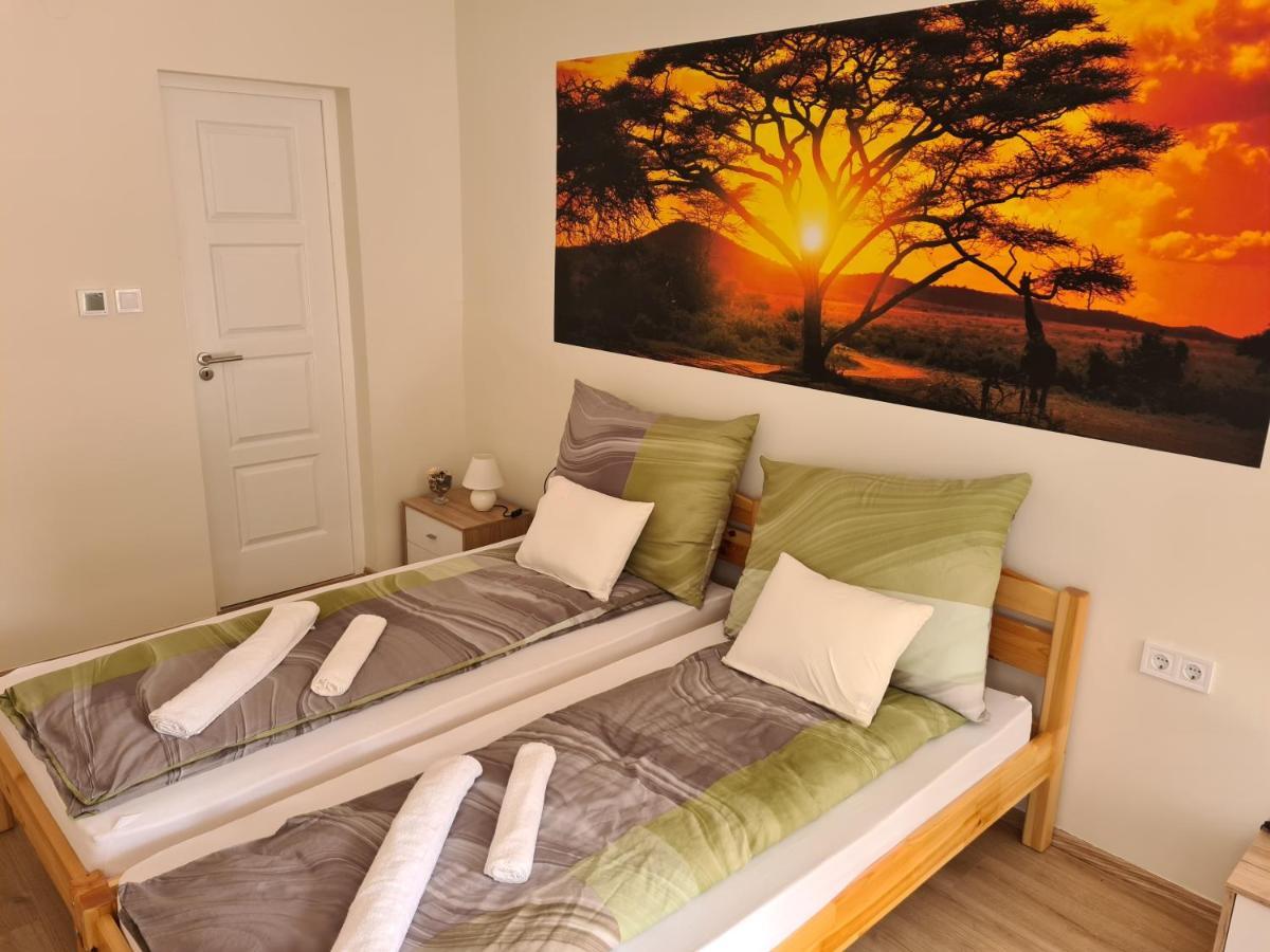 Napfeny Apartman Makó Exterior foto